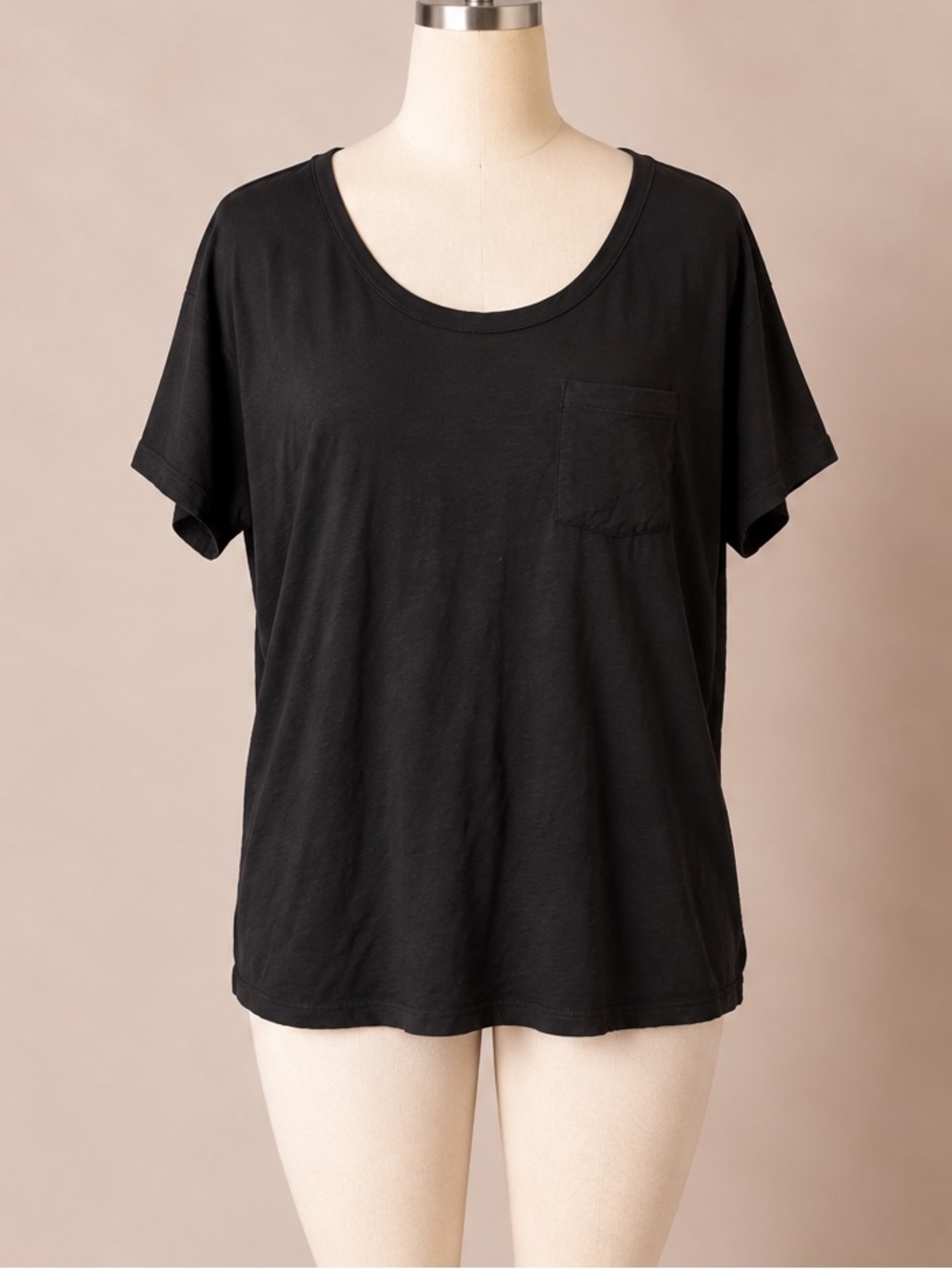Urban Diction Women’s 2X Black Scoop Neck Pocket Tee Relaxed Fit Plus Size